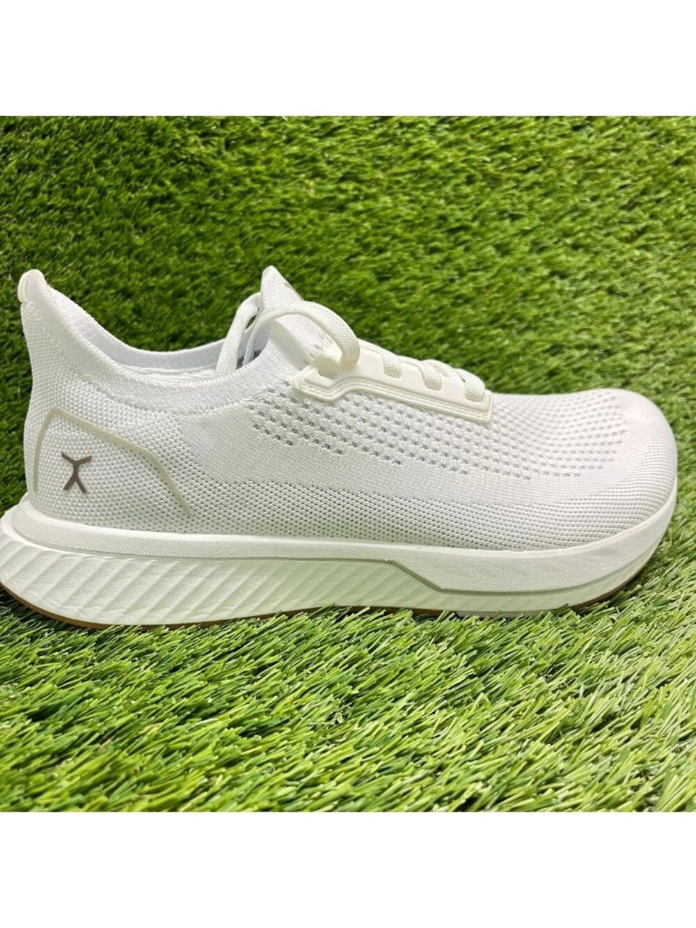 Flux Adapt Runner White Gum Mens Size 8 Womens Size 9.5 Running Athletic Shoes